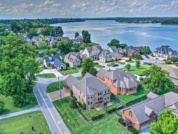 2nd image of 600 Lakemeade Point