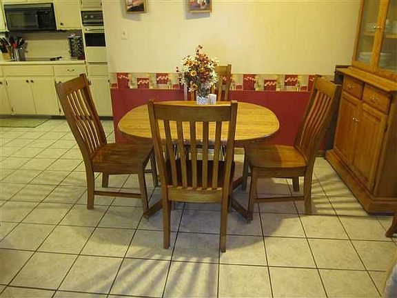 2nd image of 907 NW 47th St