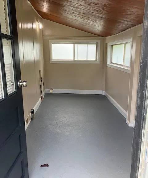 201 Rogers Cir — Photo 8