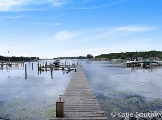 17511 N Fruitport Rd, Spring Lake, MI 49456