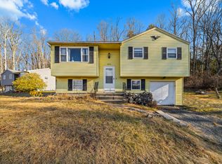 14 Hamill Dr, Winsted, CT 06098