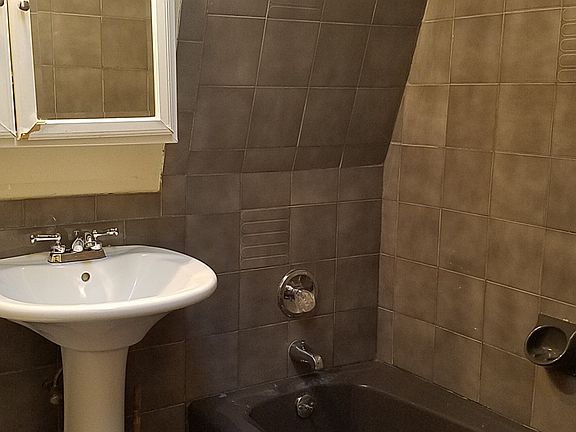 4th image of 165 Bement Ave #2