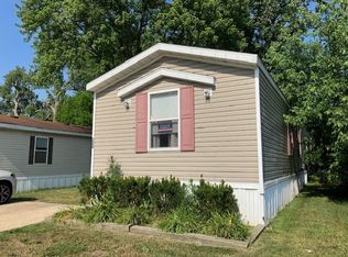 917 Victory Ln, Justice, IL 60458