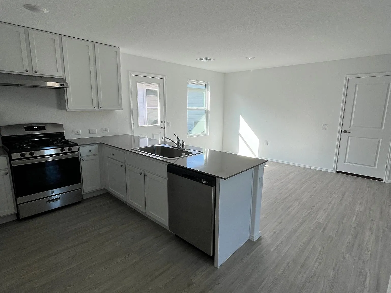 6426 Marco Plns — Photo 1
