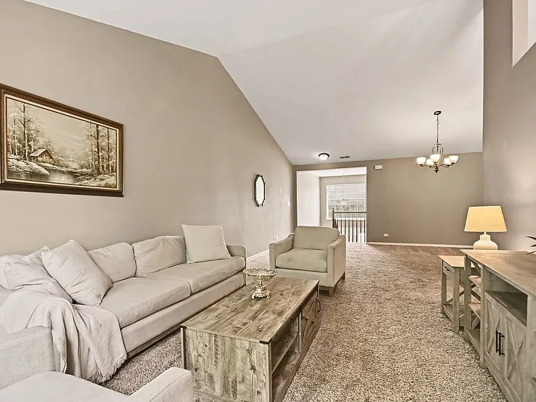 727 Crossing Way — Photo 4