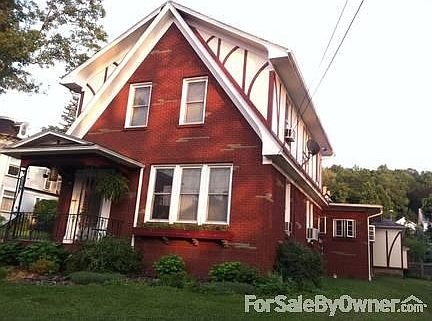 Front of Home
						:
						Newly landscaped with in past 2 years