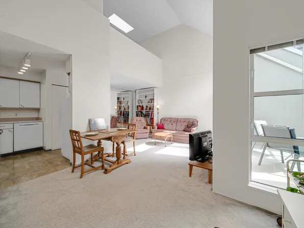 1510 Nelson St #315, Vancouver, BC V6G 1M1