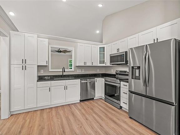 4th image of 134 Hewes St