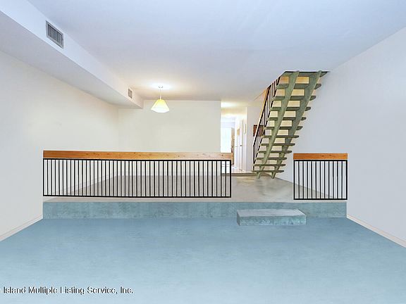 4th image of 63 Hammock Ln