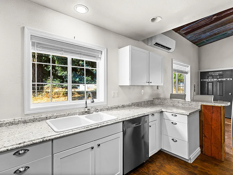 2385 Cascade Hwy SE #1 — Photo 6