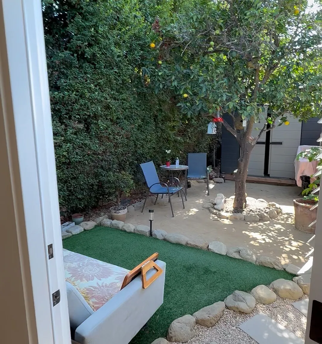 Studio, 400 sqft, $2,900 — Photo 1