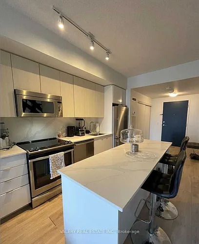 3237 Bayview Ave Photo 1