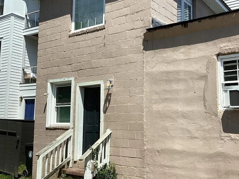 26 Line St — Photo 10