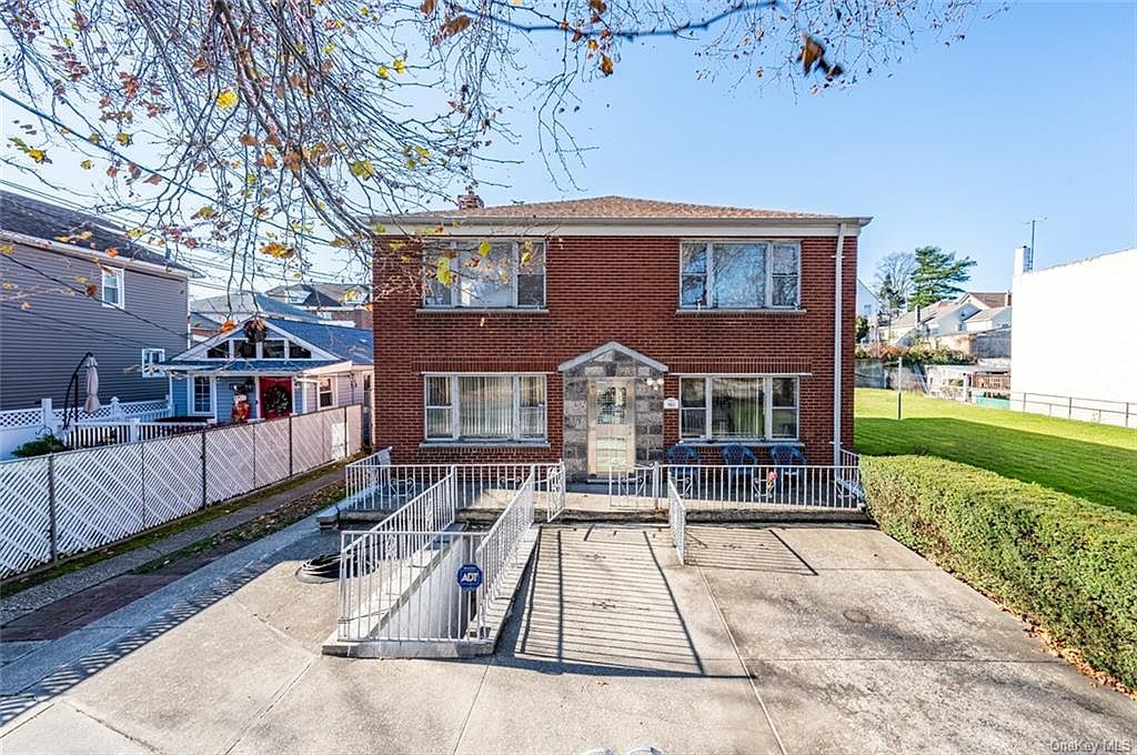 915 Throggs Neck Expressway, Bronx, NY 10465 Zillow