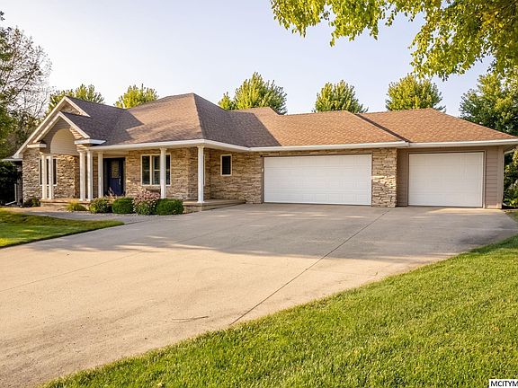 3rd image of 5 Creekside Ct