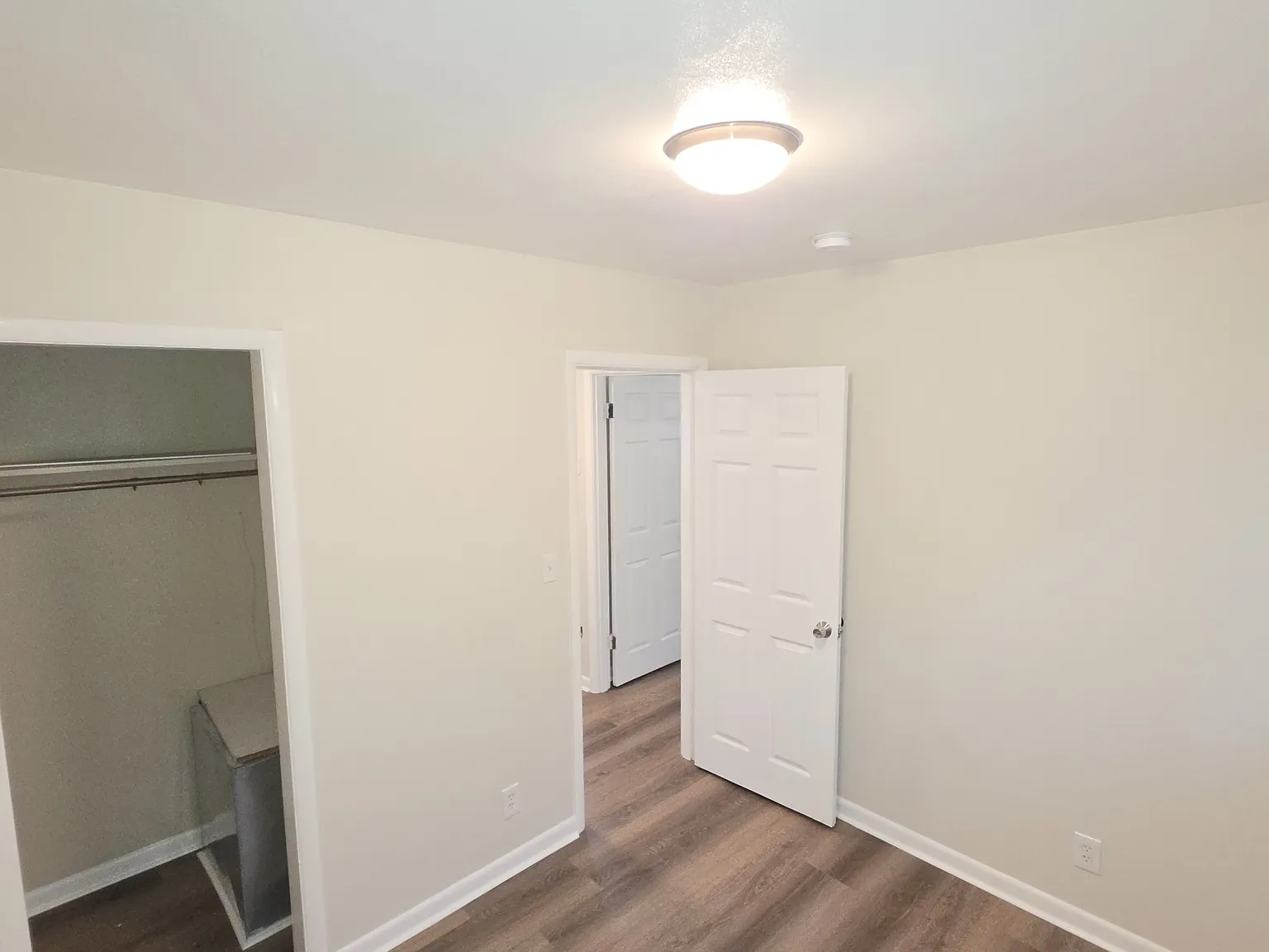 3 bed, 960 sqft, $1,200 — Photo 2