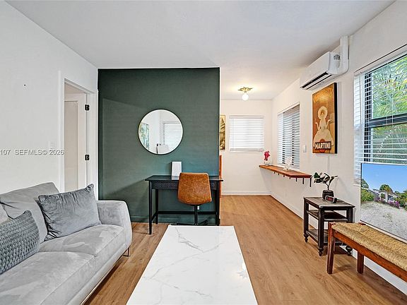 4th image of 754 NE 40th St #C