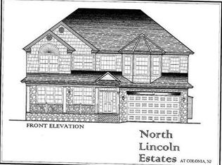 4 Plenge Ct, Edison, NJ 08817