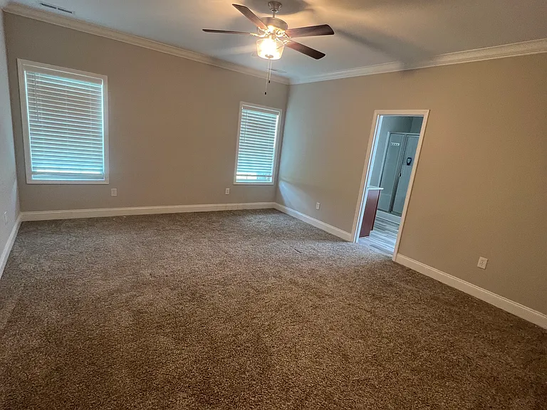 14829 Commonwealth Dr — Photo 11