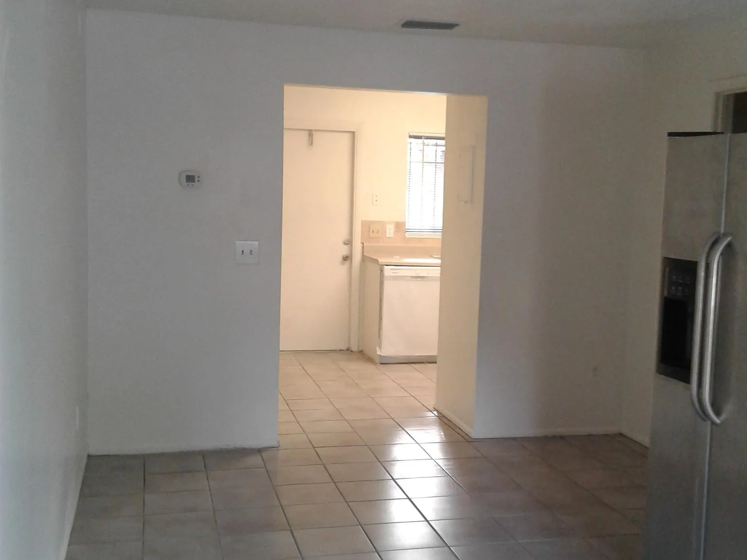 2 bed, 1.5 bath, 890 sqft, $1,290 — Photo 2