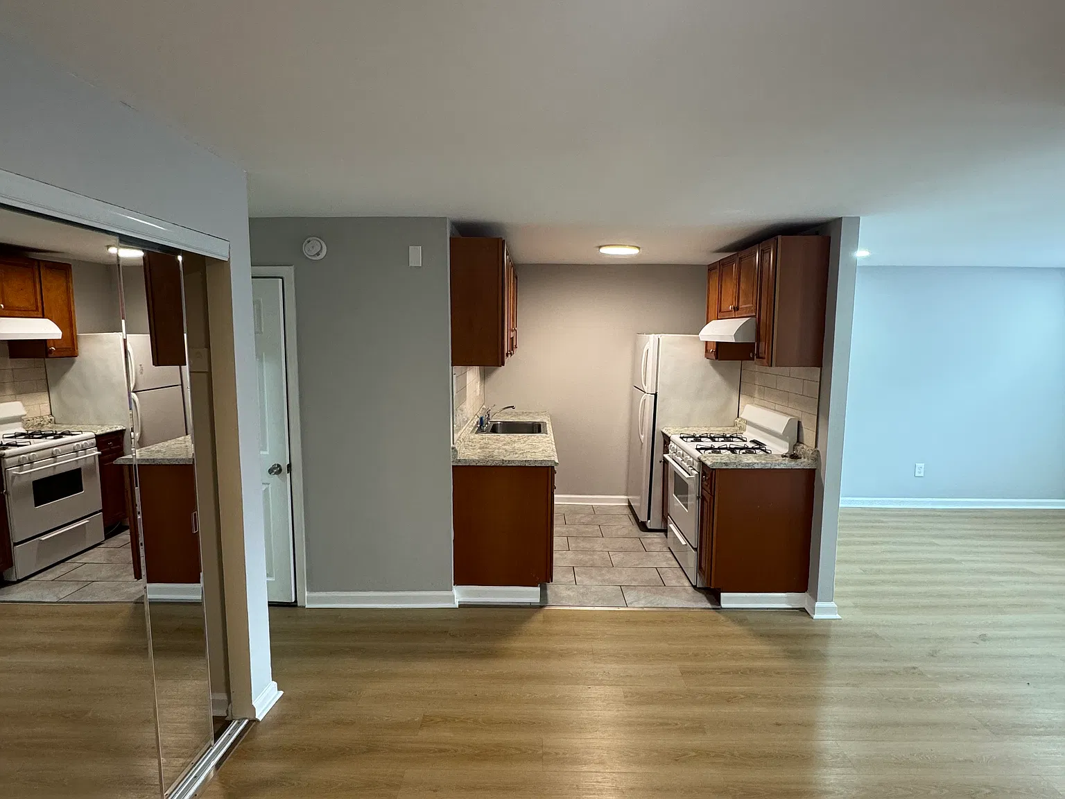 2 bed, 880 sqft, $1,650 — Photo 4