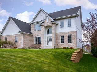 844 Oak Ridge Cir, Hartford, WI 53027