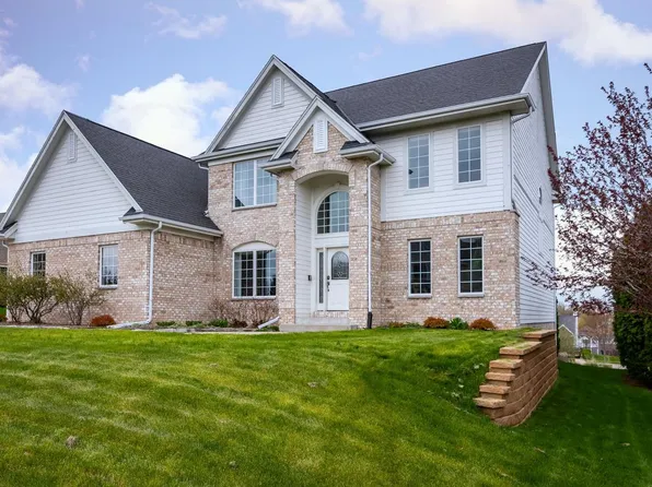 844 Oak Ridge Cir, Hartford, WI 53027