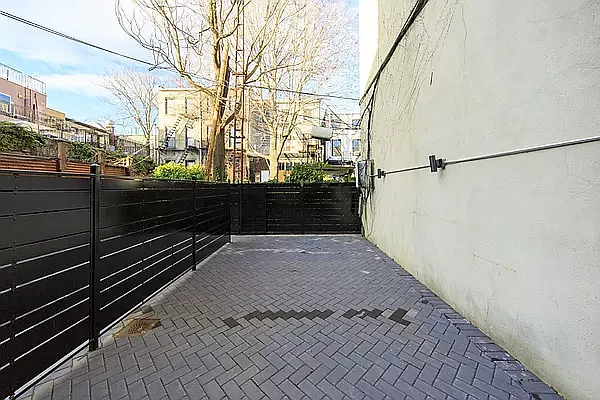 Rented by Avenues Real Estate | media 27