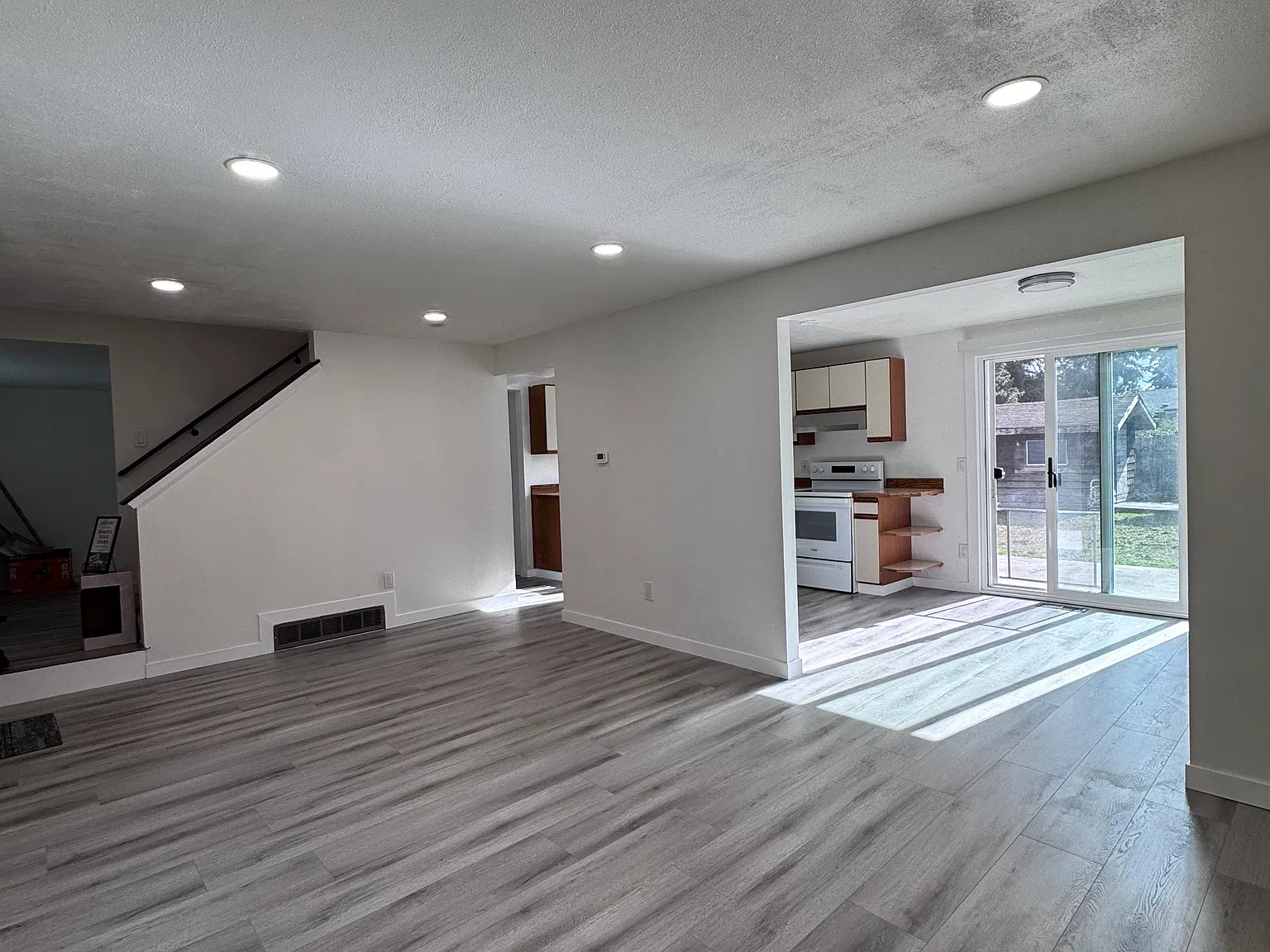 4 bed, 1580 sqft, $3,295 — Photo 3