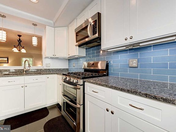 4th image of 4124 Hampstead Ln
