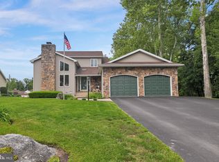 140 Ivy Ln, York, PA 17402