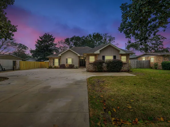 104 Mooney Rd NE, Fort Walton Beach, FL 32547