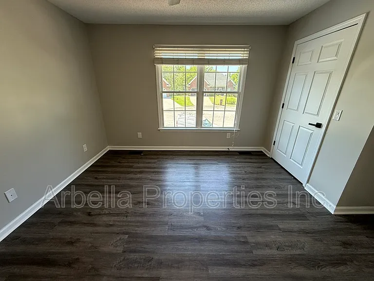 1735 Blakewood Ct — Photo 17