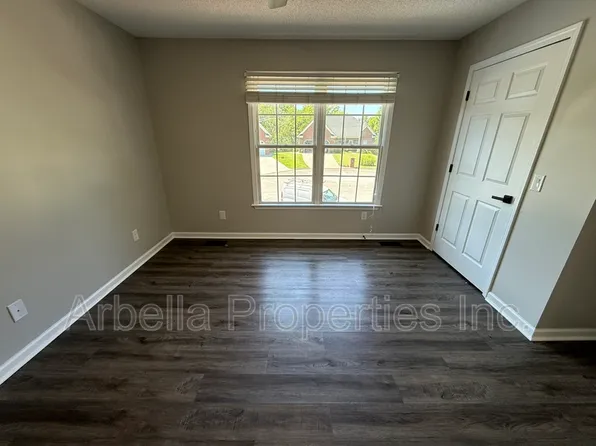 1735 Blakewood Ct, Kingsport, TN 37660