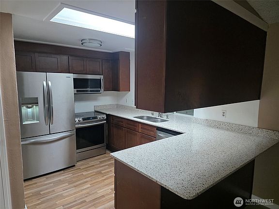 2nd image of 3002 N Whitman