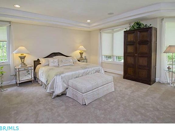 4th image of 7970 Silver Lake Ct