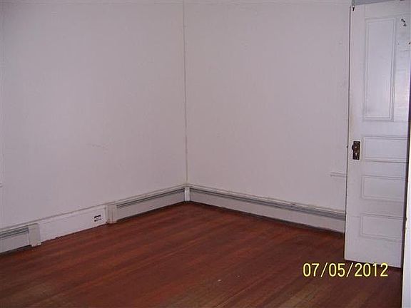 4th image of 135 E Haverhill St