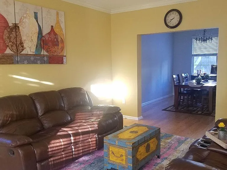 19 Hyde Park Dr — Photo 2