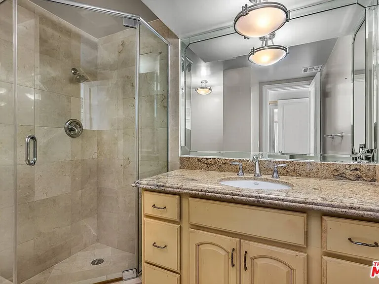 10701 Wilshire Blvd #1903 — Photo 23