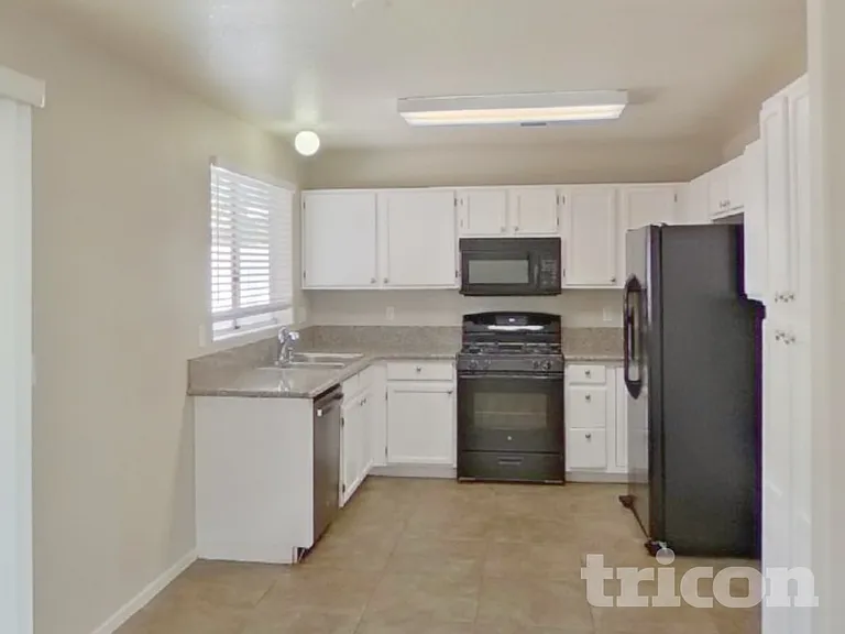 9115 Indian Breeze Dr — Photo 5