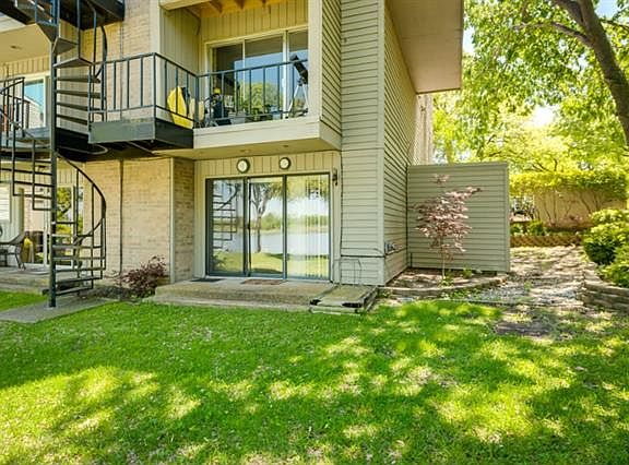 3rd image of 390 Driftwood Ct APT 1C