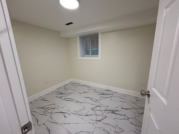 4th image of 4650 N Paulina St #E
