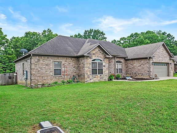 2nd image of 196 Forest Oak Dr