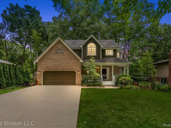 2475 Horace St, West Bloomfield, MI 48324