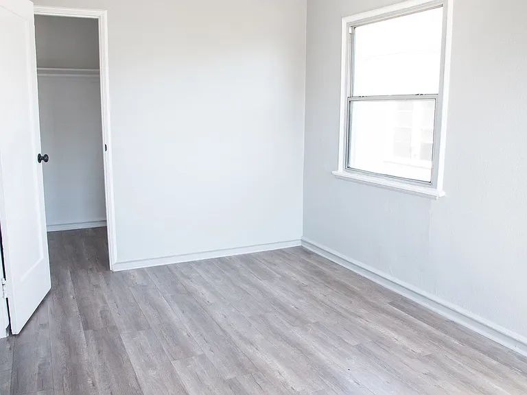 372 Loma Dr — Photo 11