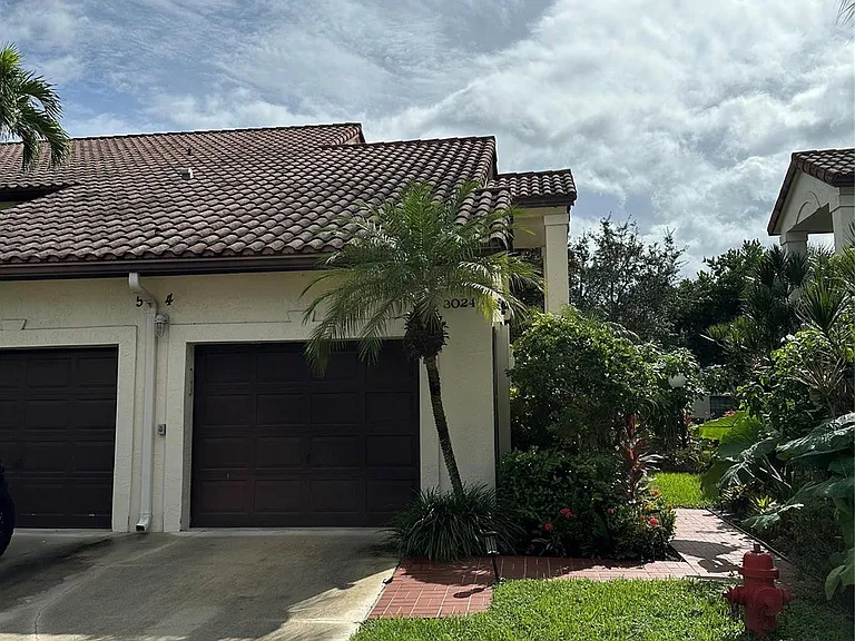 3024 Lucerne Park Dr — Photo 1