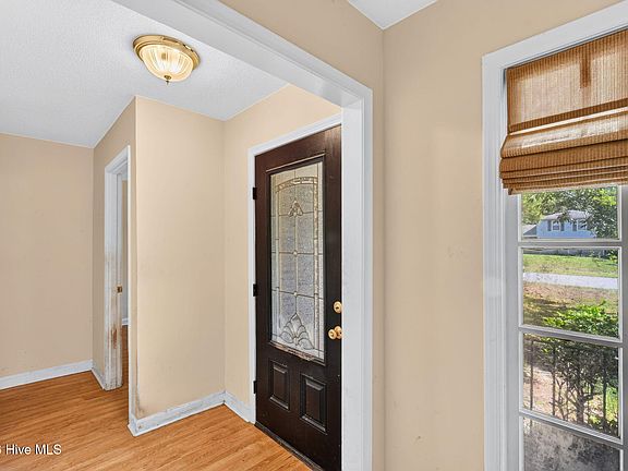 3rd image of 18 Pelican Point Road