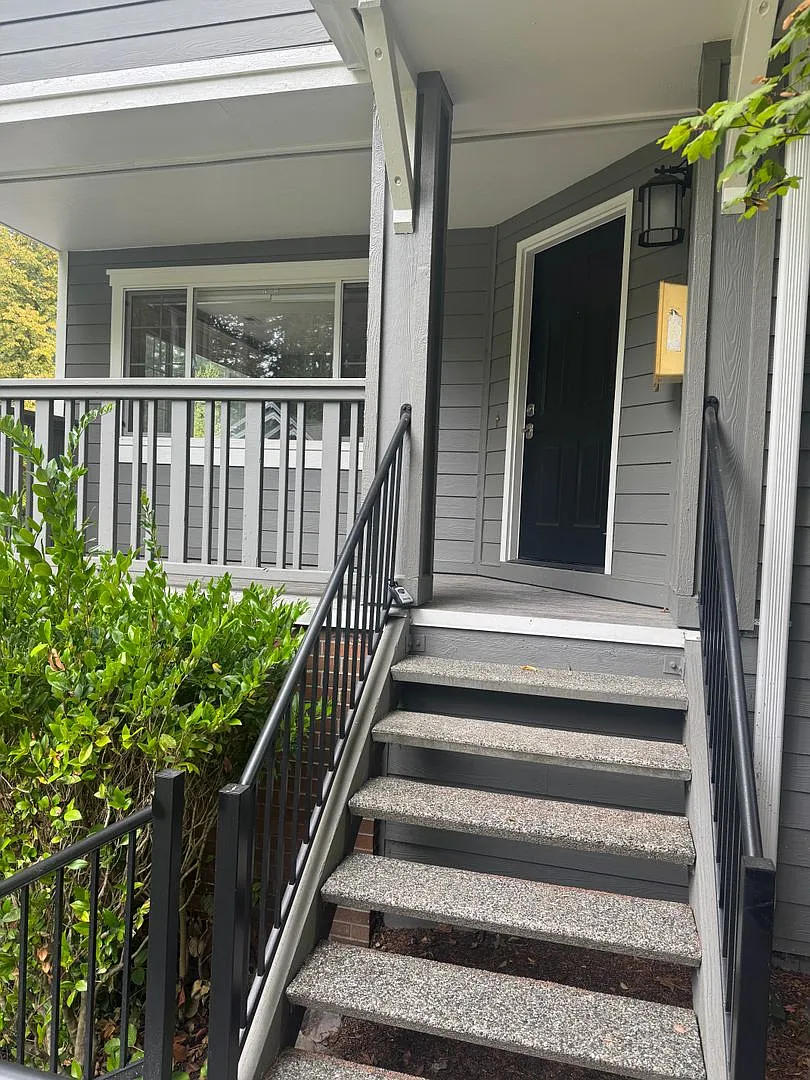 Issaquah Klahanie Townhouse — Photo 1