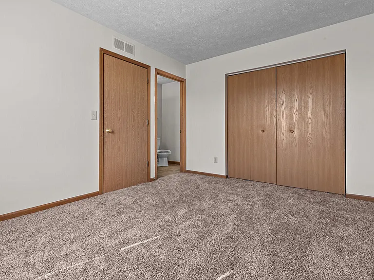 Brookstone Place Apartments — Photo 10