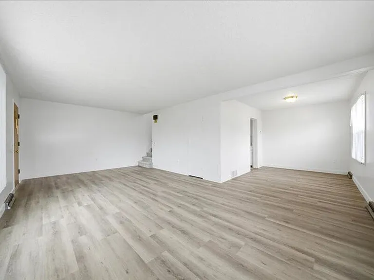 1347 Thayer Dr — Photo 11